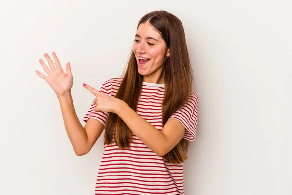 Ung Kaukasiska Kvinna Isolerad Vit Bakgrund Ler Glad Visar Nummer — Stockfoto