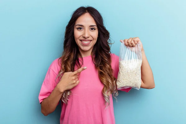 Young Mixed Race Woman Holding Oatmeal Isolated Blue Background Smiling — Stock Photo, Image