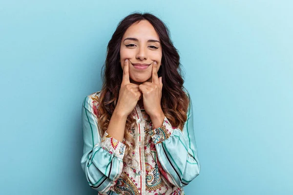 Young Mexican Woman Isolated Blue Background Doubting Two Options — Stock Photo, Image