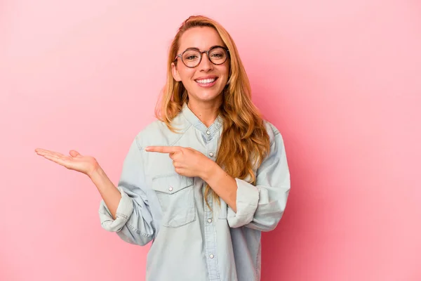 Caucasian Blonde Woman Isolated Pink Background Excited Holding Copy Space — Stock Photo, Image