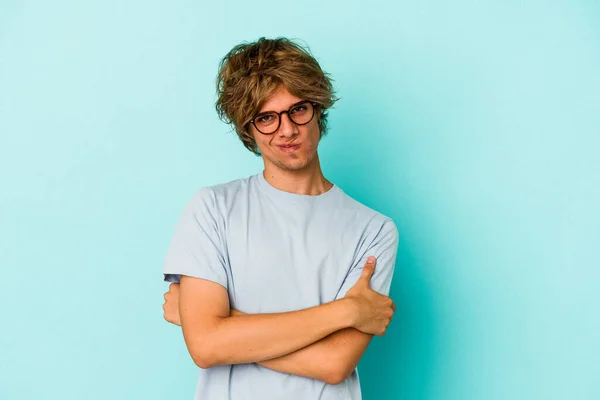 Young Caucasian Man Make Isolated Blue Background Unhappy Looking Camera — Stock Photo, Image