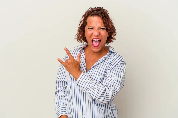 Middle Age Latin Woman Isolated White Background Showing Rock Gesture — ストック写真