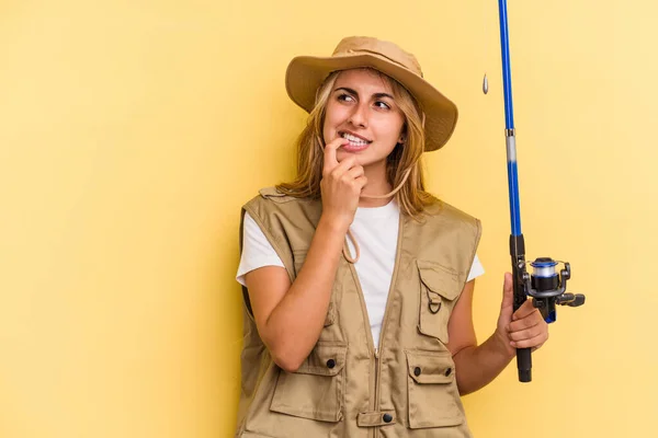 Young Caucasian Blonde Fisherwoman Holding Rod Isolated Yellow Background Relaxed — Stock Photo, Image