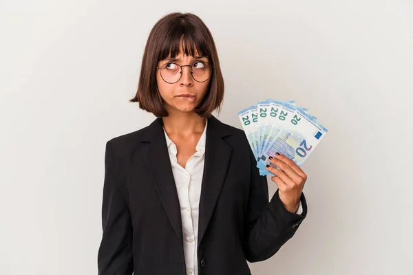 Jonge Gemengde Ras Zakenvrouw Houden Van Een Bankbiljetten Geïsoleerd Witte — Stockfoto