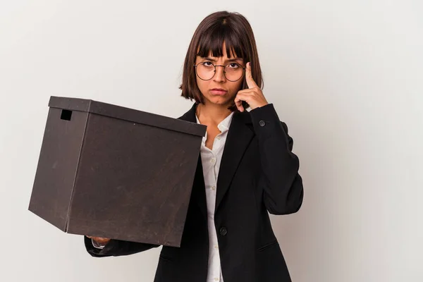 Joven Mujer Negocios Raza Mixta Sosteniendo Una Caja Aislada Sobre —  Fotos de Stock