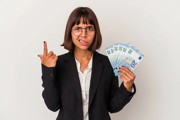 Jonge Gemengde Ras Zakenvrouw Houden Een Bankbiljetten Geïsoleerd Witte Achtergrond — Stockfoto