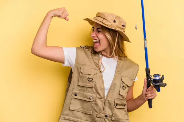 Young Caucasian Blonde Fisherwoman Holding Rod Isolated Yellow Background Raising — Stock Photo, Image