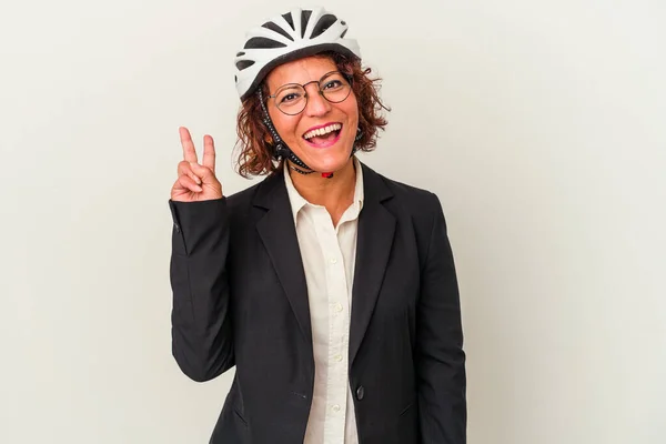 Donna Affari Latina Mezza Età Che Indossa Casco Bici Isolato — Foto Stock