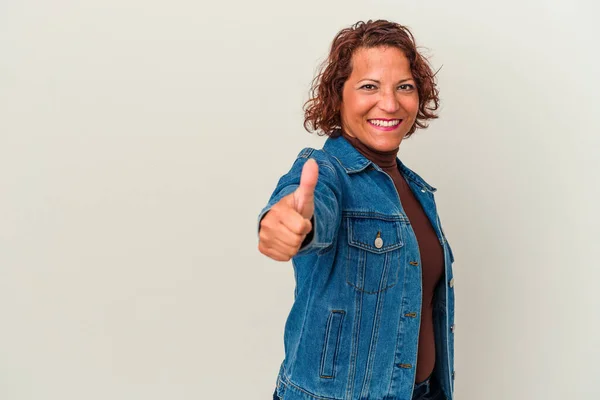 Middle Age Latin Woman Isolated White Background Smiling Raising Thumb — ストック写真