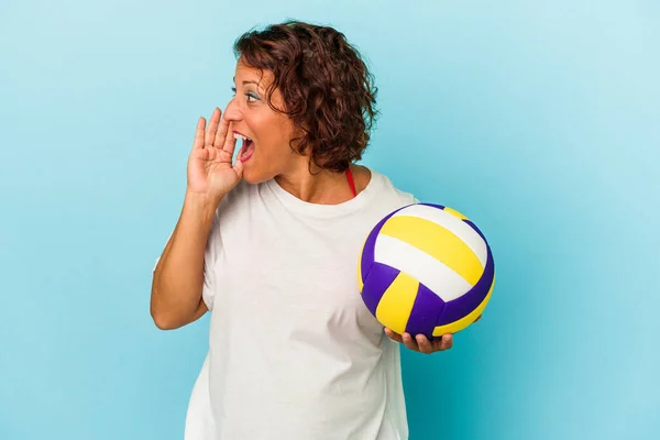 Middle Age Latin Woman Playing Volleyball Isolated Blue Background Shouting — Stock Photo, Image