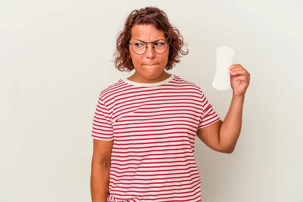 Middle Age Woman Holding Compress Isolated White Background Confused Feels — Photo