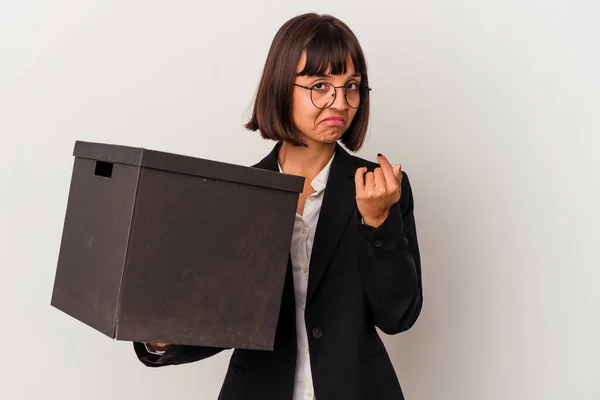 Joven Mujer Negocios Raza Mixta Sosteniendo Una Caja Aislada Sobre —  Fotos de Stock