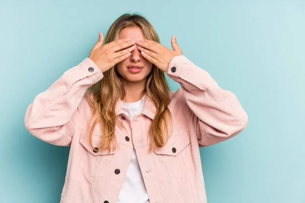 Young Caucasian Blonde Woman Isolated Blue Background Afraid Covering Eyes — Stock Photo, Image