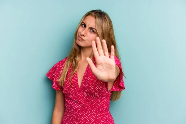 Young Caucasian Blonde Woman Isolated Blue Background Rejecting Someone Showing — Stock Photo, Image