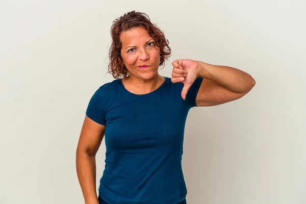 Middle Age Latin Woman Isolated White Background Showing Thumb Disappointment — ストック写真