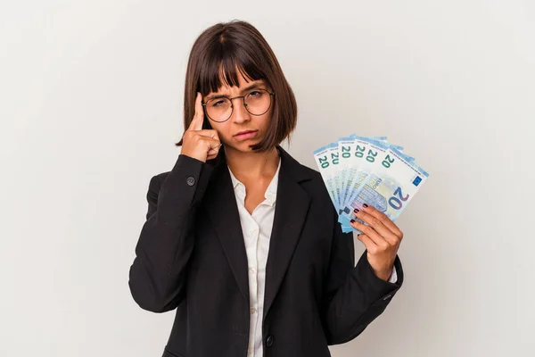 Joven Mujer Negocios Raza Mixta Sosteniendo Billete Aislado Sobre Fondo —  Fotos de Stock