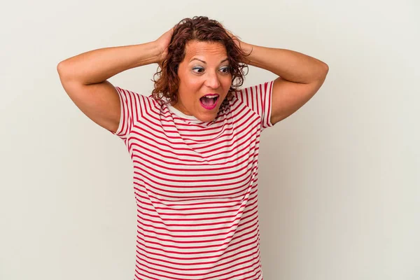 Middle Age Latin Woman Isolated White Background Screaming Very Excited — ストック写真