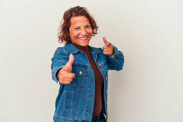 Middle Age Latin Woman Isolated White Background Pointing Front Fingers — Stock Photo, Image