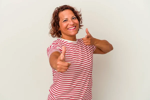 Medelåldern Latinamerikansk Kvinna Isolerad Vit Bakgrund Pekar Framsidan Med Fingrar — Stockfoto