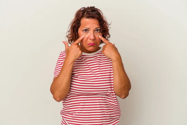 Mujer Latina Mediana Edad Aislada Sobre Fondo Blanco Llorando Infeliz —  Fotos de Stock