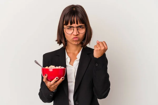 Junge Geschäftsfrau Mit Gemischter Rasse Isst Getreide Isoliert Auf Weißem — Stockfoto