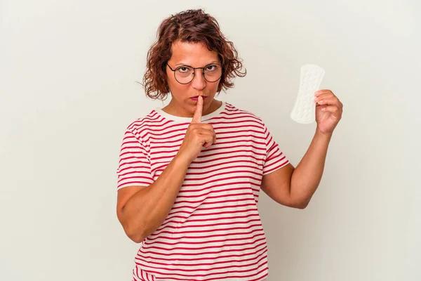Middle Age Woman Holding Compress Isolated White Background Keeping Secret — Photo