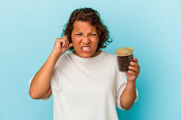 Middle Age Latin Woman Holding Coffee Jar Isolated Blue Background — Photo