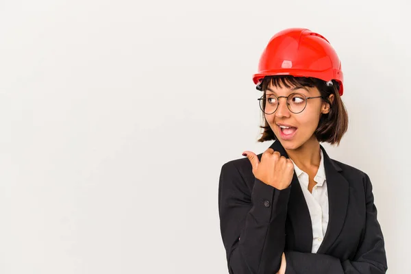 Jovem Arquiteta Mulher Com Capacete Vermelho Isolado Pontos Fundo Branco — Fotografia de Stock