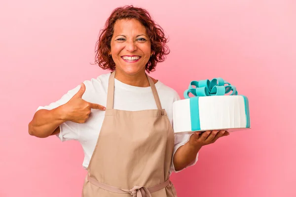 Middle Age Pastry Latin Woman Holding Cake Isolated Pink Background —  Fotos de Stock