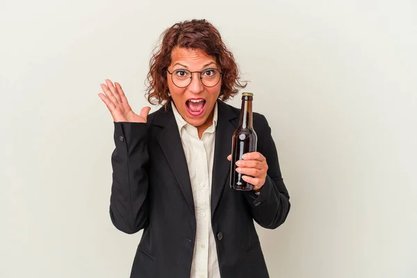 Middle Age Latin Business Woman Holding Beer Isolated White Background — ストック写真