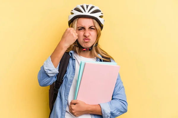 Giovane Studentessa Caucasica Che Indossa Casco Bici Isolato Sfondo Giallo — Foto Stock