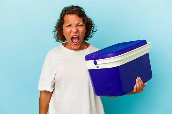 Middle Age Latin Woman Isolated Blue Background Screaming Very Angry — Photo