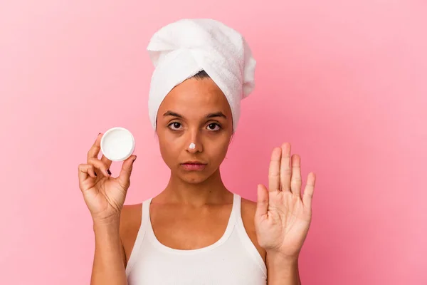 Young Mixed Race Woman Holding Facial Cream Isolated Pink Background — Stock Photo, Image