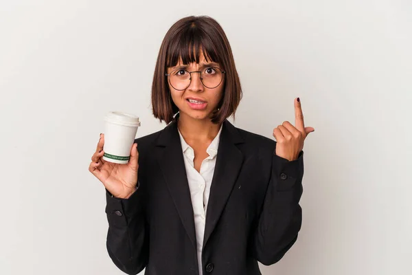 Joven Mujer Negocios Raza Mixta Sosteniendo Café Aislado Sobre Fondo —  Fotos de Stock