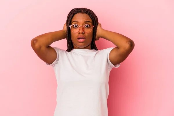 Young African American Woman Isolated Pink Background Covering Ears Hands — Stock Photo, Image