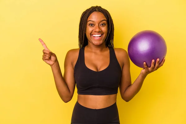 Young African American Woman Holding Pilates Ball Isolated Yellow Background — Stock Photo, Image