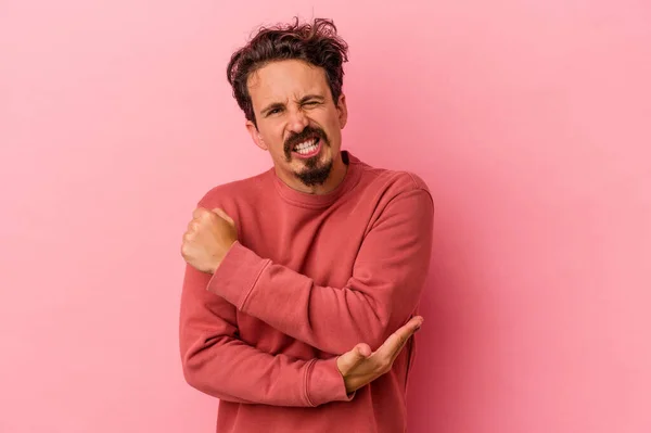 Young Caucasian Man Isolated Pink Background Massaging Elbow Suffering Bad — Stock Photo, Image