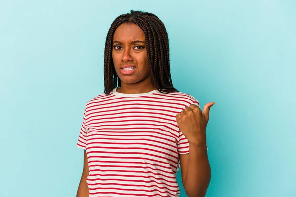 Young African American Woman Isolated Blue Background Shocked Pointing Index — Stock Photo, Image