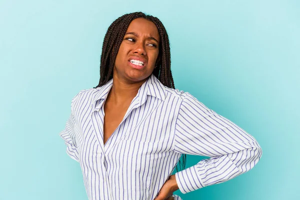 Genç Afrikalı Amerikalı Kadın Mavi Arka Planda Izole Edilmiş Sırt — Stok fotoğraf