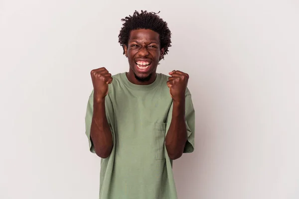 Fiatal Afro Amerikai Férfi Elszigetelt Fehér Háttér Éljenzés Gondtalan Izgatott — Stock Fotó
