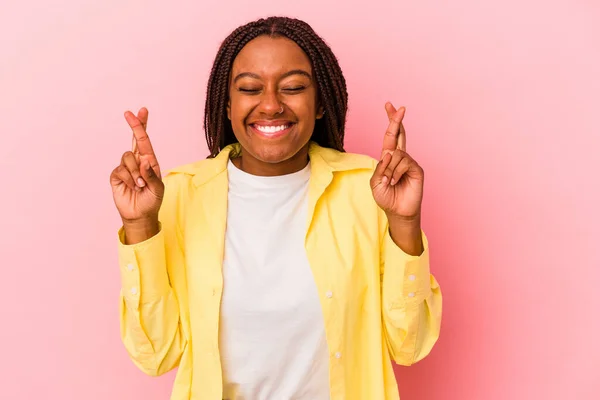 Young African American Woman Isolated Pink Background Crossing Fingers Having — Stock Photo, Image