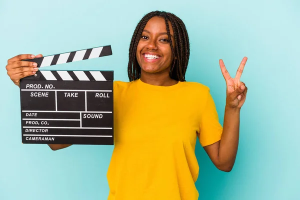 Young African American Woman Holding Clapperboard Isolated Blue Background Joyful — 图库照片