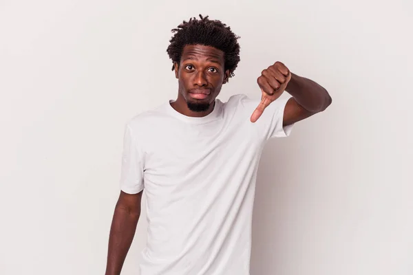 Ung Afrikansk Amerikansk Man Isolerad Vit Bakgrund Visar Tummen Ner — Stockfoto