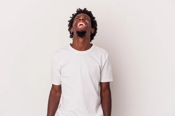 Młody Afroamerykanin Człowiek Odizolowany Białym Tle Zrelaksowany Szczęśliwy Śmiech Szyja — Zdjęcie stockowe