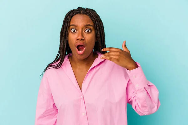 Young African American Woman Isolated Blue Background Laughing Something Covering — Stock Photo, Image