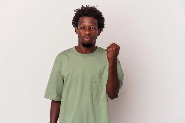 Ung Afrikansk Amerikansk Man Isolerad Vit Bakgrund Visar Knytnäve Mot — Stockfoto