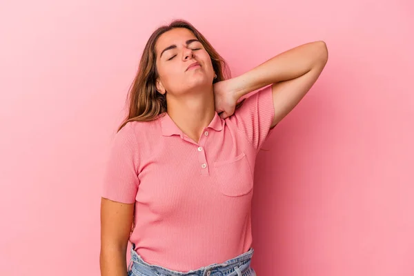 Young Caucasian Woman Isolated Pink Background Massaging Elbow Suffering Bad — Stock Photo, Image