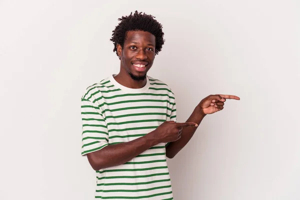 Junger Afrikanisch Amerikanischer Mann Isoliert Auf Weißem Hintergrund Aufgeregt Mit — Stockfoto