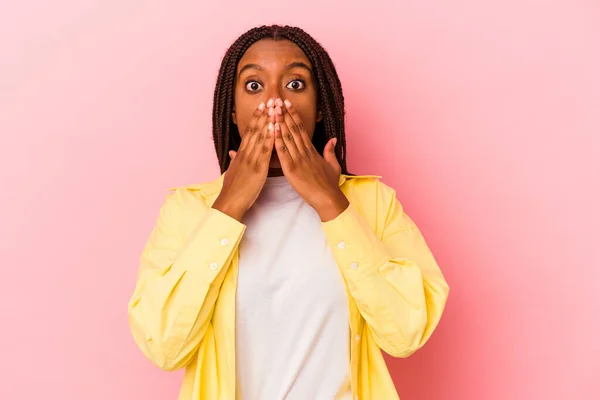 Young African American Woman Isolated Pink Background Shocked Covering Mouth — Stock Photo, Image
