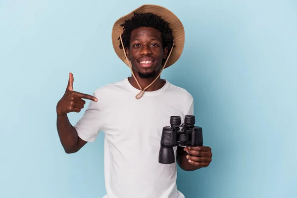 Young African American Man Holding Binoculars Isolated Blue Background Person — ストック写真
